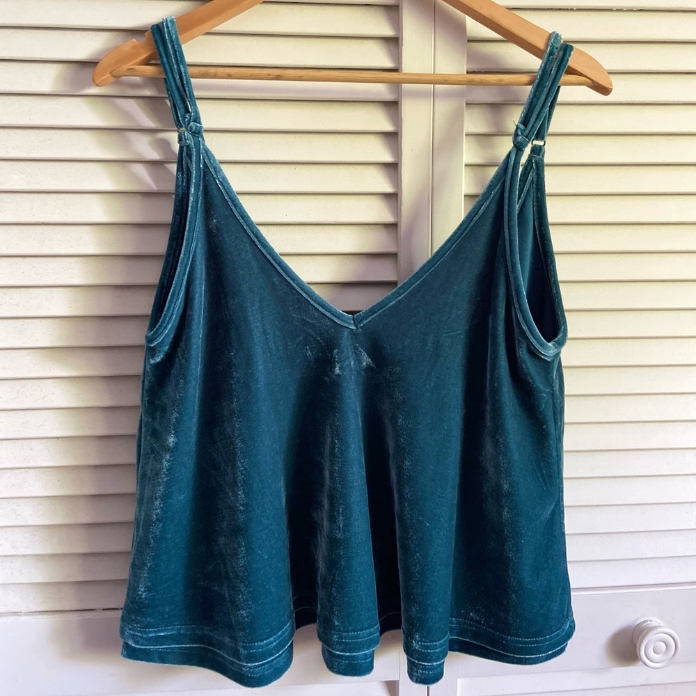 Teal velvet tank top. Perfect for a night out!